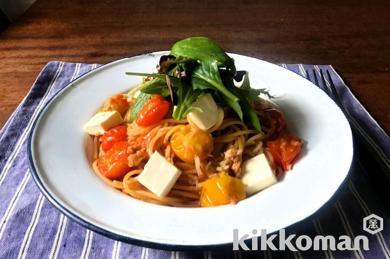 レンジで1発!ツナとチーズのダブルトマトパスタ(山本ゆりさん)