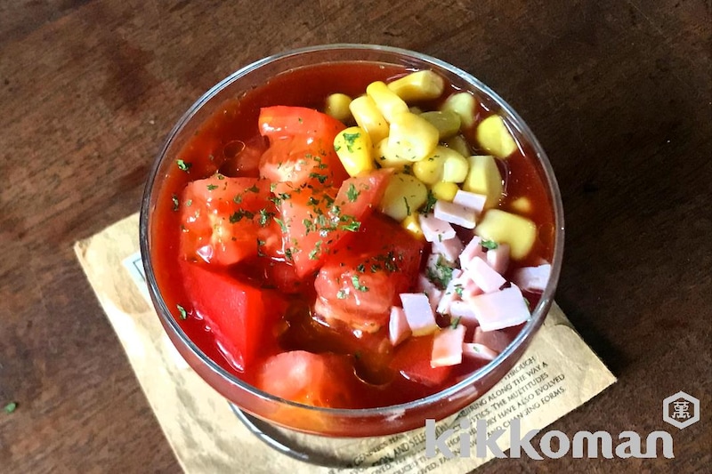 コーンとハムの冷製トマトスープ(山本ゆりさん)