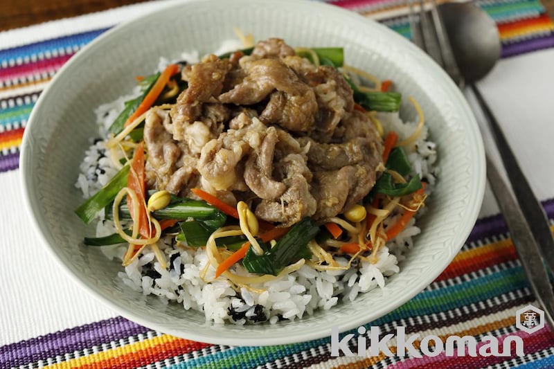 豚肉と豆もやしのプルコギ丼【にんじんとニラで野菜たっぷり】
