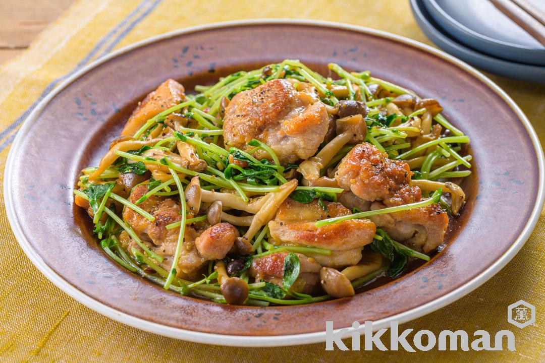 焼肉のたれで簡単！鶏肉と豆苗のガリバタ炒め