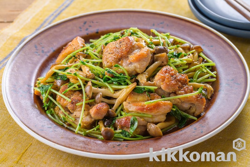 焼肉のたれで簡単!鶏肉と豆苗のガリバタ炒め