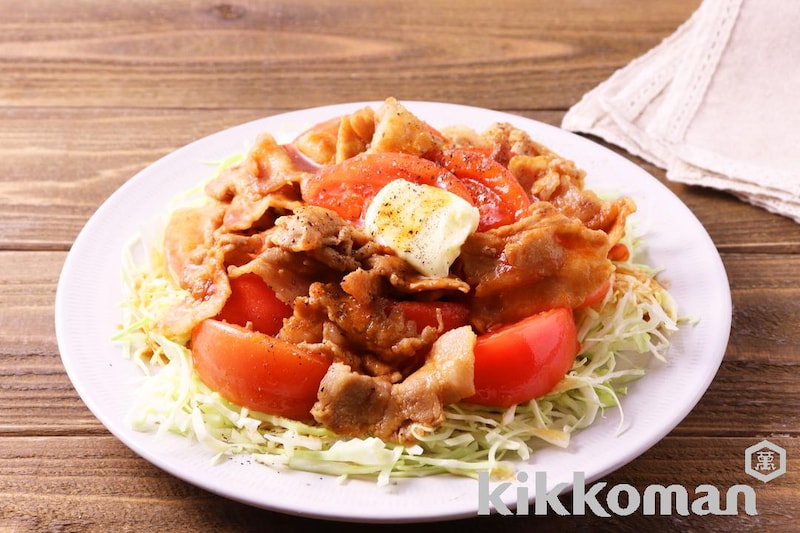 トマトと豚バラ肉のガリバタしぼ生炒め 【味つけは生しょうゆだけ】