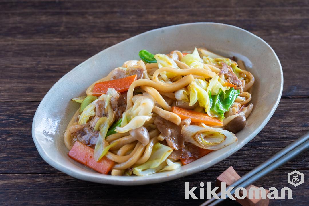 甘辛にんにく焼きうどん（豚脂にんにく醤油だれ使用）