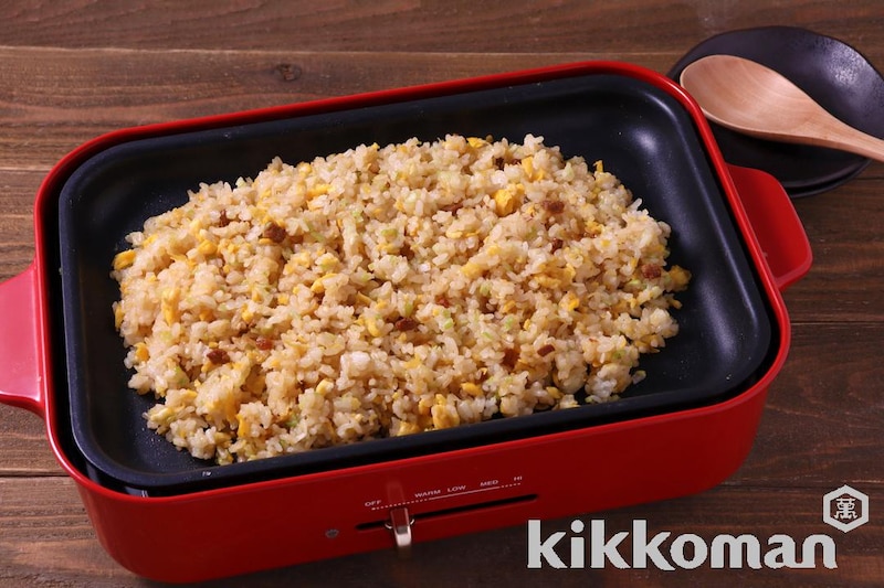 ホットプレートで!焦がし焼き豚チャーハン(うちのごはん使用)
