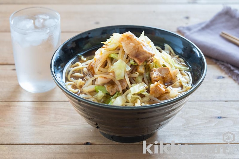 インスタント麺に追いだれ!にんにく肉野菜ラーメン(豚脂にんにく醤油だれ使用)