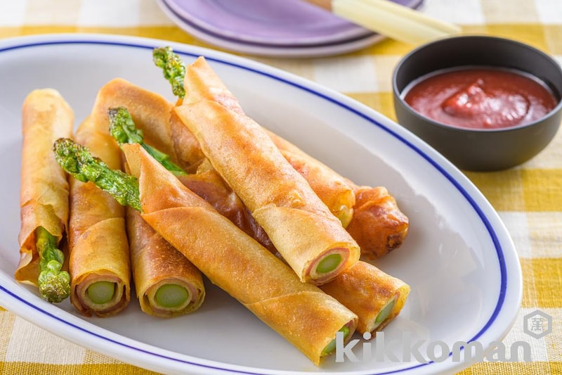 パリパリ食感がたまらない!アスパラとベーコンのカレーマヨ春巻き