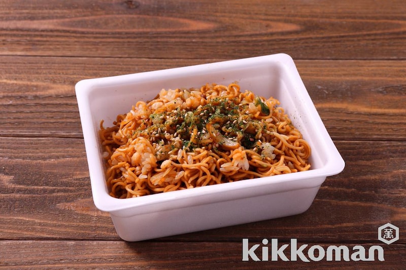 カップ焼きそばで!簡単そばめし(豚脂にんにく醤油だれ使用)