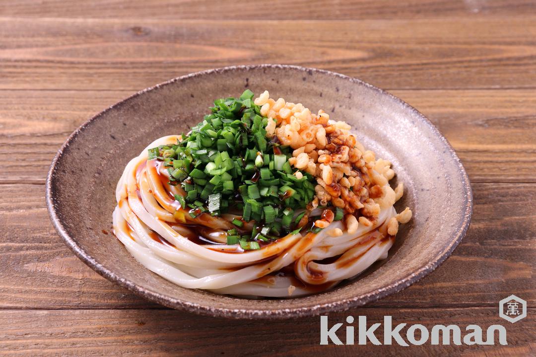 濃厚豚脂の混ぜうどん（豚脂にんにく醤油だれ使用）