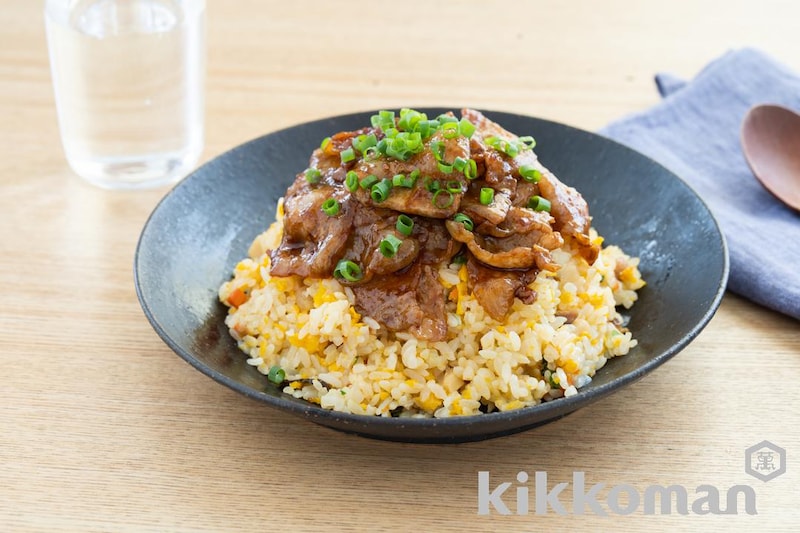 がっつり!にんにく豚バラのせチャーハン(豚脂にんにく醤油だれ使用)