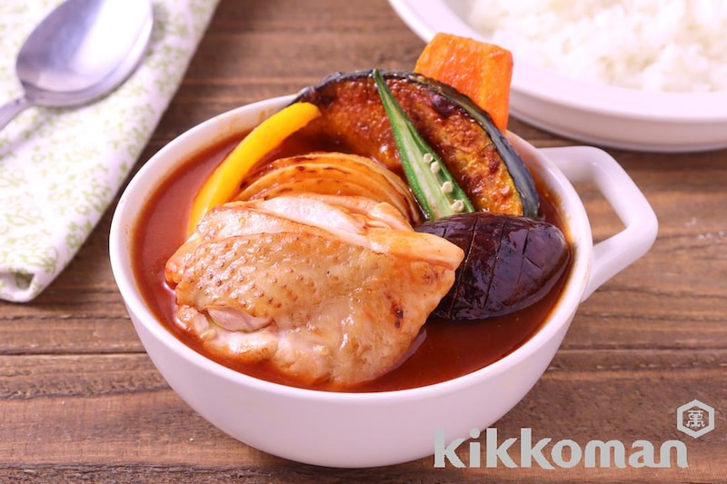 トマトジュースで!ごろっとチキンと彩り野菜のトマトスープカレー