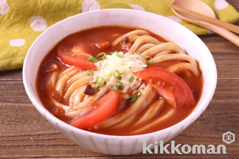 チーズとろける!トマトカレーうどん【トマトジュースとレトルトカレーで簡単】