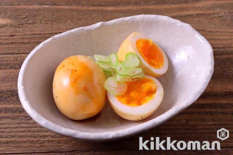 やみつきにんにくの豚脂味玉(豚脂にんにく醤油だれ使用)