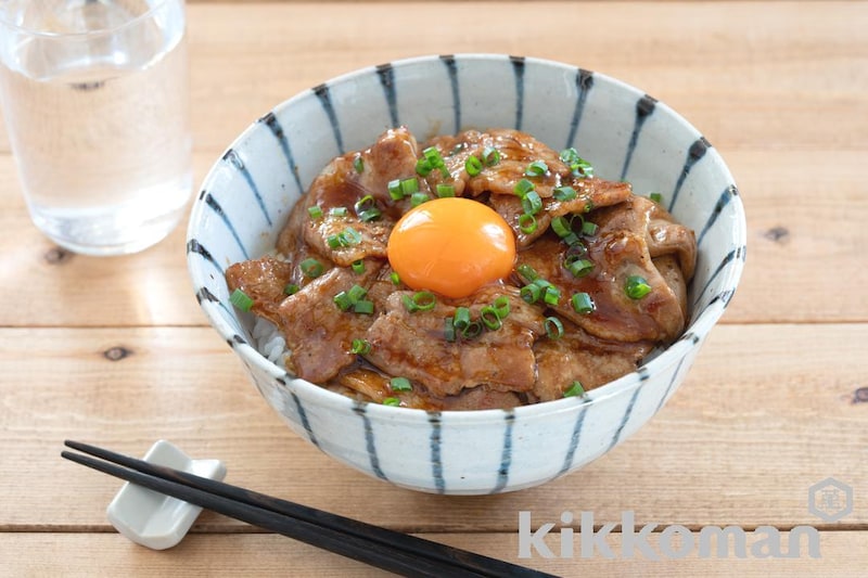 スタミナ豚丼(豚脂にんにく醤油だれ使用)