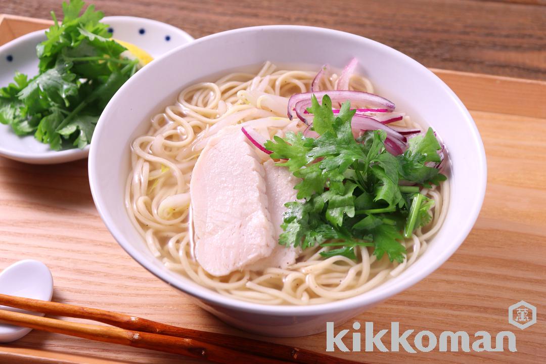 たんぱく質たっぷり！チキンフォー仕立ての大豆麺（大豆麺細麺使用）