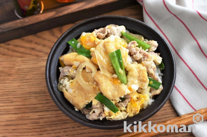 じゅわっと広がる!ちぎりきつねの豚たま丼