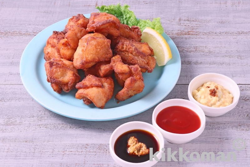 3種のディップソースで食べるモチコチキン(ハワイ風から揚げ)