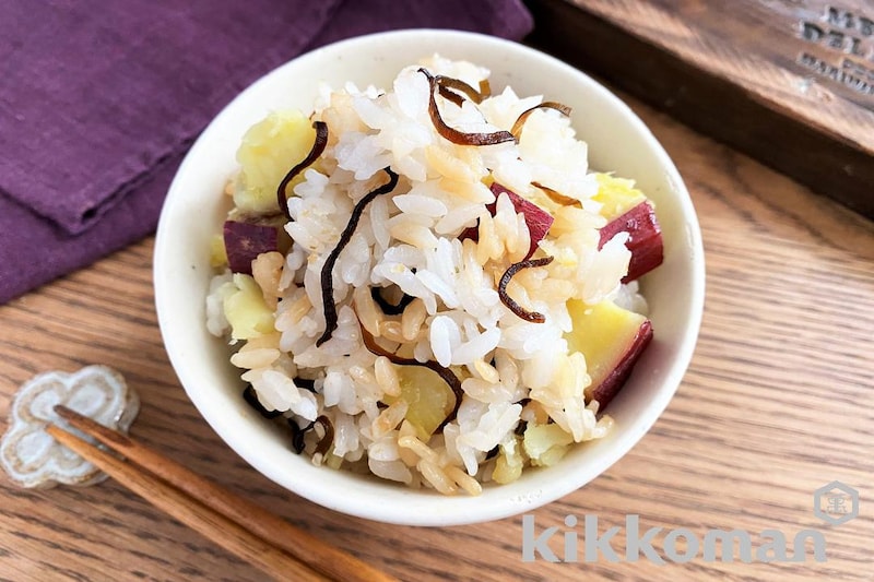 ねっとりやみつき!さつまいもと塩昆布の炊き込みご飯