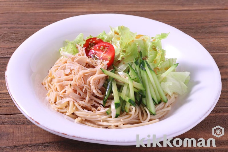 ごま油香る!蒸し鶏と野菜の中華風和え麺(大豆麺細麺使用)
