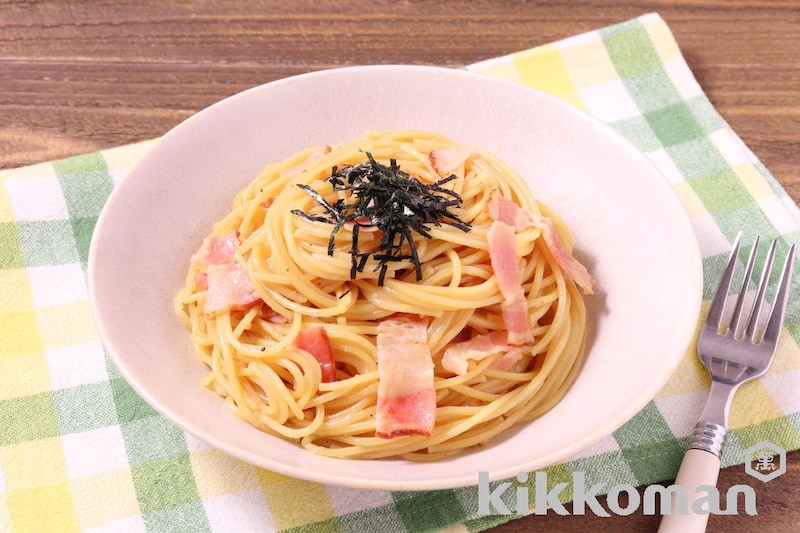 レンジで簡単!ベーコンのガーリックバターパスタ(クセになるガーリックバター醤油だれ使用)