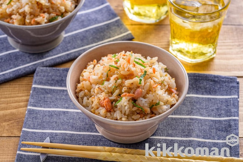 鮭と青じその混ぜご飯 (旨み広がるだししょうゆ使用)