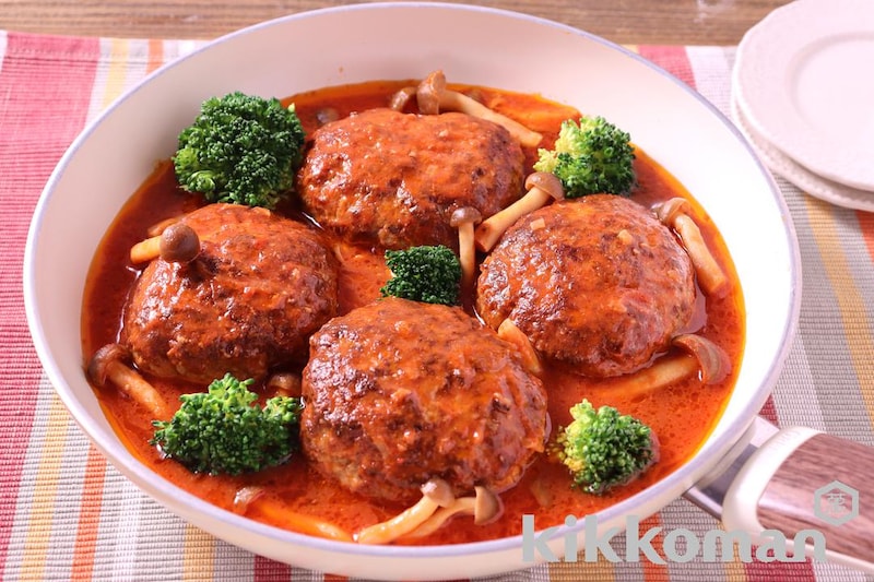 ワンパンで簡単!トマト煮込みハンバーグ(ぎゅっと濃縮うらごしトマト使用)