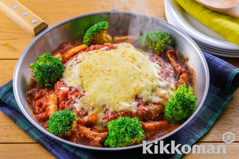ワンパンで簡単!とろーりチーズのトマト煮込みハンバーグ【包丁・まな板不要】