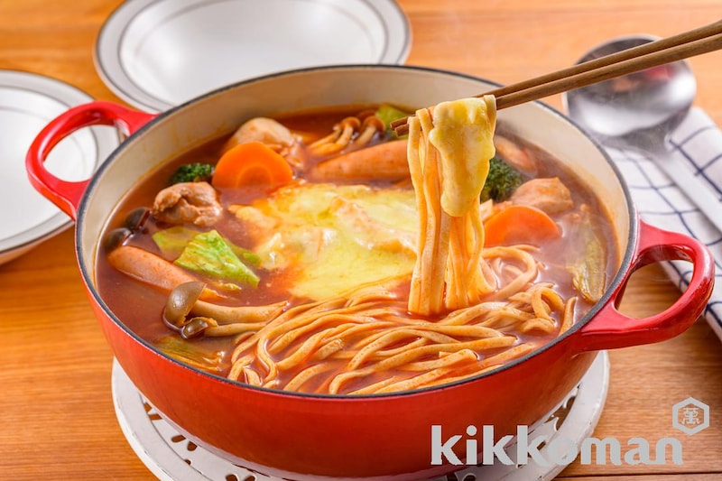 大豆麺で〆は決まり!トマトチーズ鍋(大豆麺平麺使用)