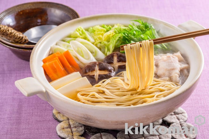 大豆麺で〆は決まり!本つゆ寄せ鍋(大豆麺平麺使用)