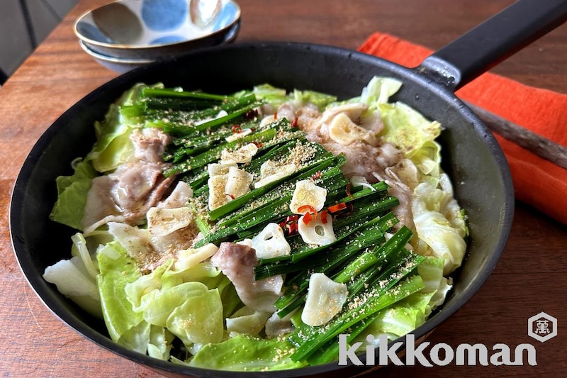 ワンパンで!豚バラキャベツのもつ鍋風おかず鍋(山本ゆりさん)