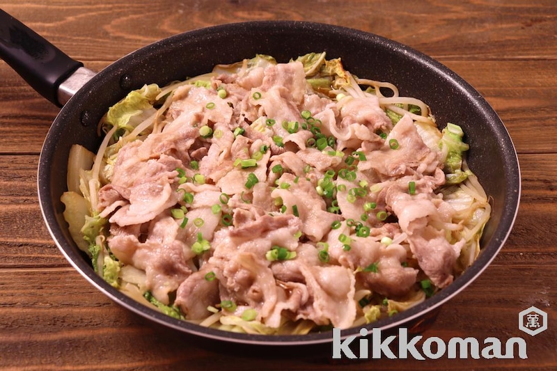 ワンパンで!豚バラ白菜の鶏だしおかず鍋