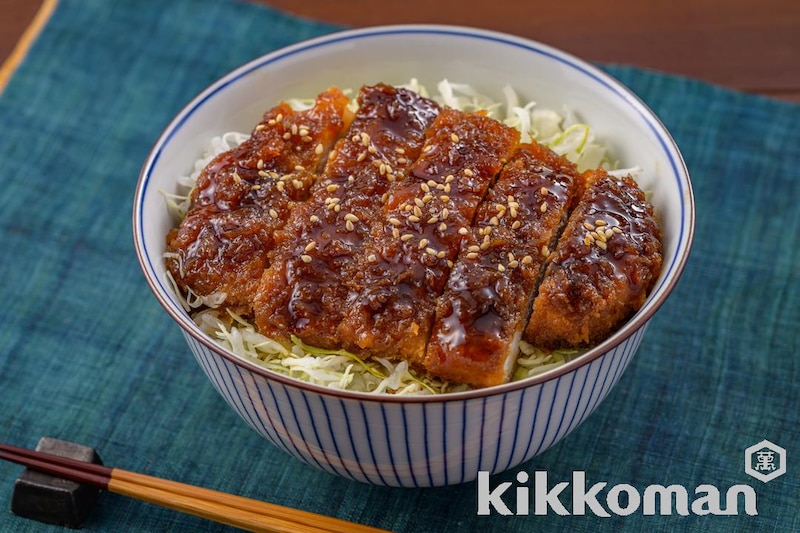 市販のカツで簡単!ソースカツ丼【人気の甘辛ソースを手づくりで】