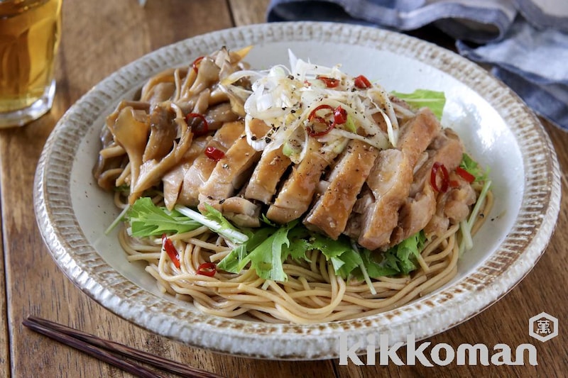 鶏チャーシューとまいたけの汁なしそば(大豆麺細麺使用)