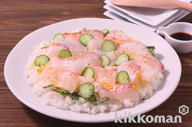 鯛といかの白ちらし寿司(味わいリッチ減塩しょうゆ使用)