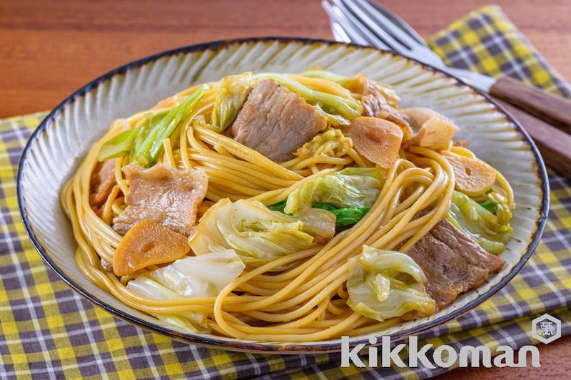 くたくたキャベツと豚肉のにんにくしょうゆパスタ【味つけは生しょうゆだけ】