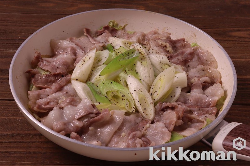 ワンパンで!豚バラねぎの即ウマおかず鍋【つゆとごま油で味つけ簡単!】