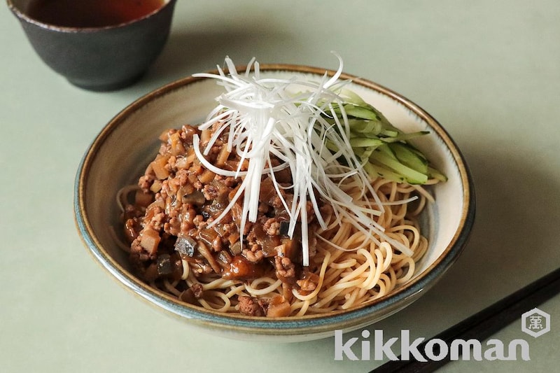 具だくさん肉みそのノンオイルジャージャー麺(大豆麺細麺使用)