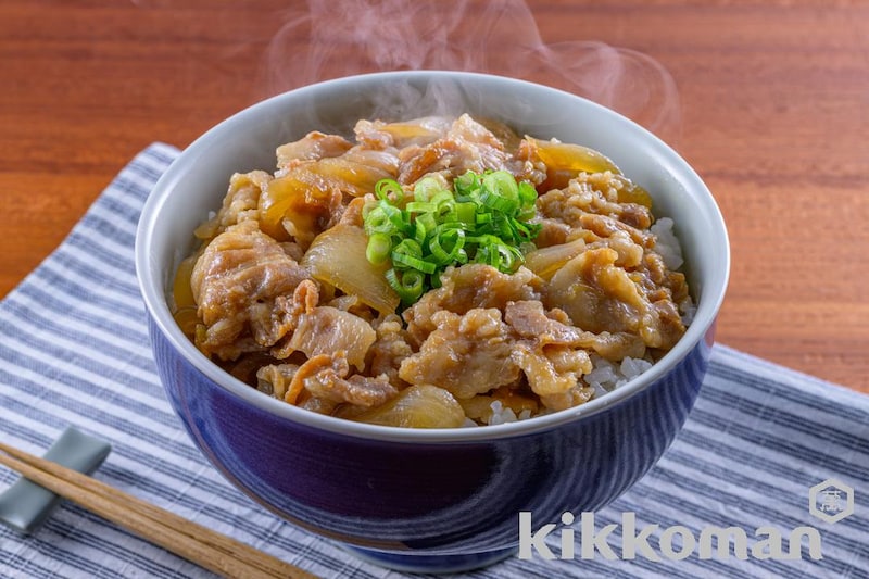 レンジでつくるあま辛豚丼【余ったうなぎのたれを活用】