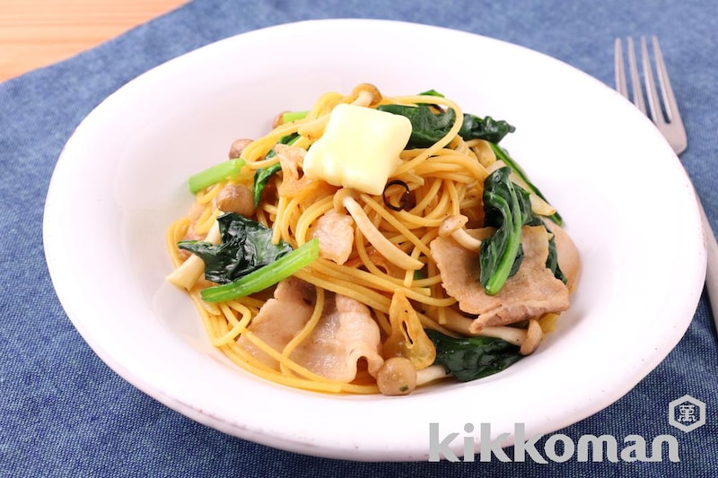 ほうれん草と豚バラのバターしょうゆパスタ(味わいリッチ減塩しょうゆ使用)