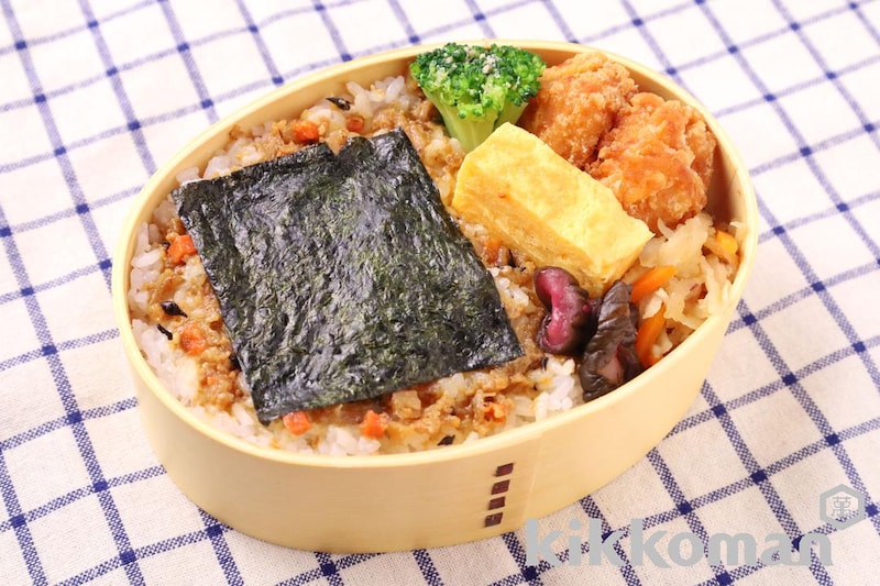 「おにぎリッチ きんぴらそぼろ」でのり弁