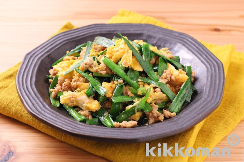 しぼ生で簡単!肉にら玉【豚ひき肉でボリューム満点・味つけは生しょうゆだけ】