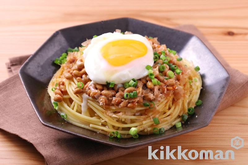 レンジで簡単!とろたま納豆スパゲッティ【味つけは生しょうゆだけ】