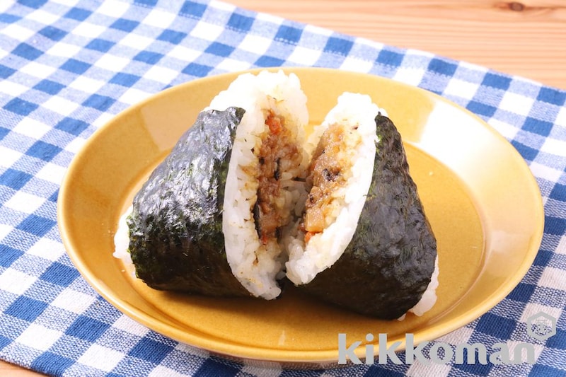 「おにぎリッチ きんぴらそぼろ」のおにぎり