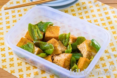 厚揚げとピーマンのシャカシャカしょうが炒め風【包丁・まな板不要】