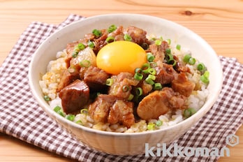 簡単スタミナ角煮丼（丸大豆しょうゆまろうま仕立て使用）