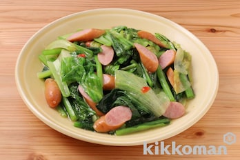 青菜とレタスとウインナーのシャキッと炒め【1/2日分の野菜使用】（うちのごはん使用）