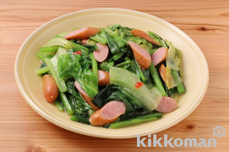 青菜とレタスとウインナーのシャキッと炒め【1/2日分の野菜使用】(うちのごはん使用)