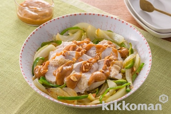 鶏むね肉と玉ねぎのガドガドサラダ【FISH A WEEK】