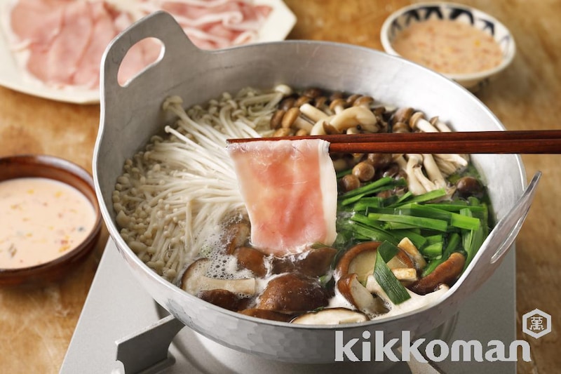 きのことにらの豚しゃぶ鍋 豆乳キムチだれ