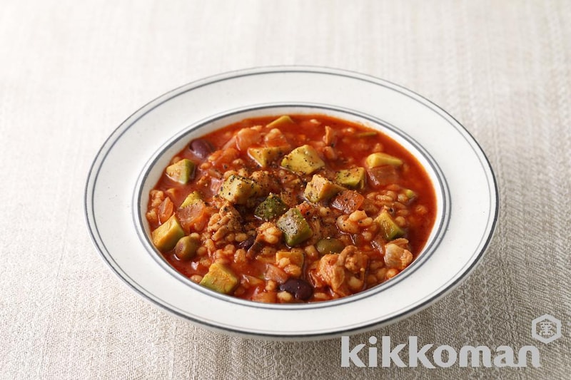 アボカドともち麦入りミネストローネ