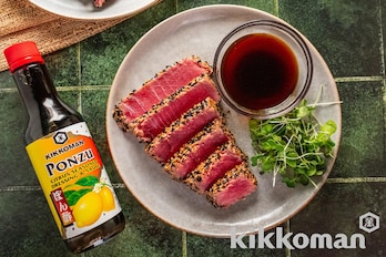ぽんずで食べるまぐろの炙り（SEARED TUNA WITH PONZU FOR DIPPING）【海外発のキッコーマンレシピ】